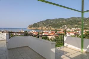 A balcony or terrace at Hotel Aggeliki