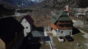 an aerial view of a house with cars parked in front at Bujtina Vellezerit Grrela in Theth