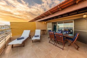 Ein Balkon oder eine Terrasse in der Unterkunft MEDANO4YOU The Ocean House