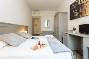 Postel nebo postele na pokoji v ubytování The Leoncino Hotel