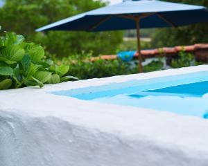 Πισίνα στο ή κοντά στο Épicos House, Your home away from home.