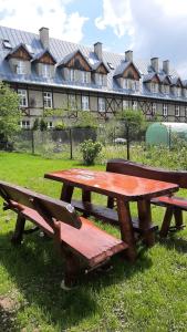 a picnic table and bench in front of a building at Apartament w Kudowie-Zdrój in Kudowa-Zdrój