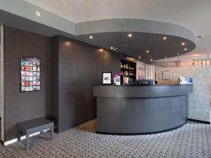 a restaurant with a counter and a bench in a room at Hotel Best Western City Centre in Brussels