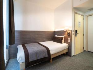 a bedroom with a bed in a room at Hotel Best Western City Centre in Brussels