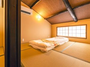Krevet ili kreveti u jedinici u objektu 慶有魚·五条(Kyotofish·Gojo)*明治时期百年町屋近鸭川衹园*地暖庭院浴缸*京都民宿认证