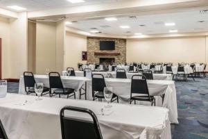 Gallery image of Clarion Inn Belle Vernon in Belle Vernon