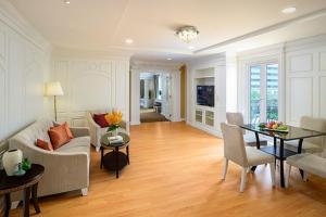 Posezení v ubytování Kingston Suites Bangkok