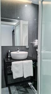 a bathroom with a white sink and a mirror at Garden Rooms in Golem