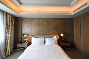 เตียงในห้องที่ Radisson Blu Hotel, Abidjan Airport