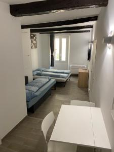 Ένα ή περισσότερα κρεβάτια σε δωμάτιο στο Renovated studio in the heart of the Old Town