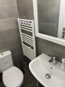 Ένα μπάνιο στο Renovated studio in the heart of the Old Town +12 φωτογραφίες