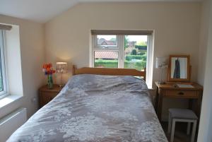 Un pat sau paturi într-o cameră la Hillcroft Luxury Bed & Breakfast