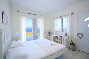 Posteľ alebo postele v izbe v ubytovaní Villa With 180 degree Sea View - Sleeps 2-6
