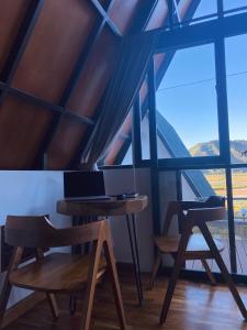 TV a/nebo společenská místnost v ubytování Bukit Tiga Lima Boutique Hotel