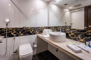 Koupelna v ubytování Hotel Shanti Palace Mahipalpur