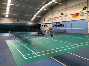 Instalaciones para jugar a tenis o squash en Relaxcentrum Mrkáček Lišov o alrededores