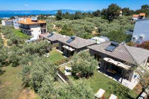 an overhead view of a house with a roof at La Terra Petra in Skala Rachoniou +37 photos