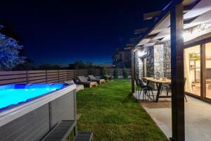 a backyard with a swimming pool and a table at La Terra Petra in Skala Rachoniou