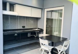 Dapur atau dapur kecil di Garden Rooms