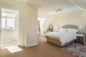 a white bedroom with a bed and a window at 4 Bed House with Marina View, Abingdon, Oxford in Culham
