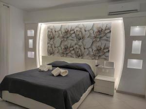 a bedroom with a bed with two towels on it at Residence Tre Gemme in Trapani