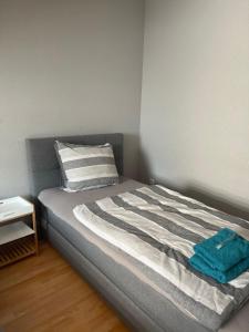 a bed with two towels on it in a bedroom at Apartment groß 4 Zimmer in Essen +3 photos