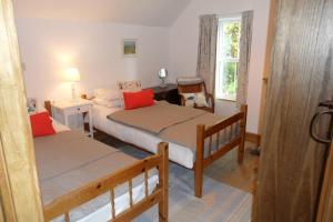 Gallery image of Farthings Hook Mill Holiday Cottage in Henrys Moat