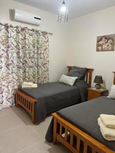 Un ou plusieurs lits dans un hébergement de l'établissement Ikaria Village Maisonette 10