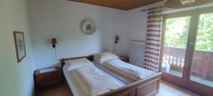 Postel nebo postele na pokoji v ubytování Gästehaus Moorbad Gmös