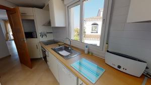 Kuchyň nebo kuchyňský kout v ubytování Casa Pez Espada-A Murcia Holiday Rentals Property