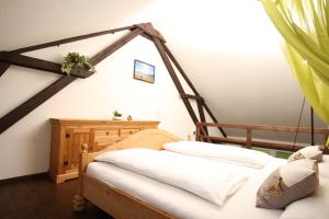 a bedroom with two beds in a attic at AlbLodges in Bitz