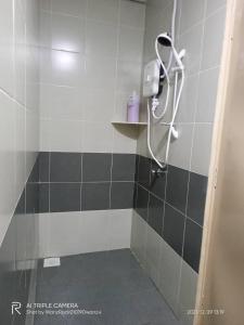 a shower with a shower head in a bathroom at BC Homestay @ Emerald Avenue Apartment, Brinchang in Brinchang