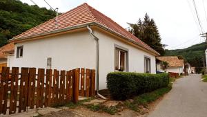 Lovas Vendégház 7695 Óbánya, 79 Fő utca kép - 2
