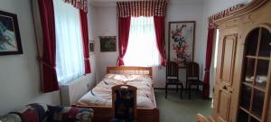 Postel nebo postele na pokoji v ubytování Gästehaus Moorbad Gmös