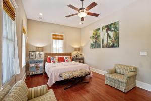 Gallery image of Antigua Key - just a couple blocks to Seawall Beaches, shops, restaurants and Pleasure Pier! home in Galveston