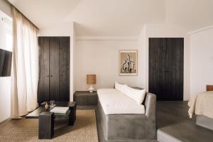 Телевизор и/или развлекательный центр в White Exclusive Suites & Villas