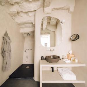 Et badeværelse på White Exclusive Suites & Villas