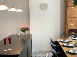 a dining room with a table with wine glasses and flowers at Gîte Jaja in Limbourg