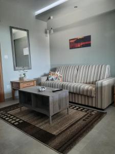 Posedenie v ubytovaní ONAR by the sea Luxurious Apartments