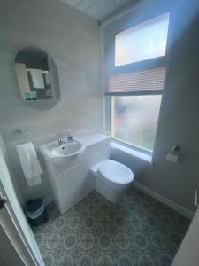 Ένα μπάνιο στο The Hurstmere +42 φωτογραφίες