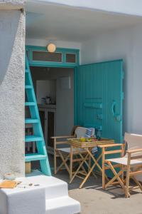 Kuchyň nebo kuchyňský kout v ubytování Turquoise Boathouse in Klima I