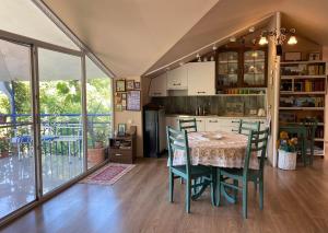 a kitchen and dining room with a table and chairs at Nino's Veranda Apartment in Tʼelavi +13 photos