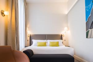 Postel nebo postele na pokoji v ubytování Villas Foch Boutique Hotel & Spa Bordeaux