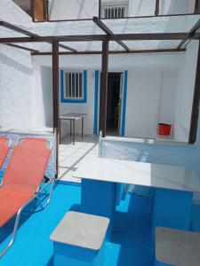 een uitzicht op de binnenkant van een huis met een zwembad bij VILLA SISSY in Agia Paraskevi