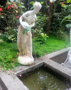 A garden outside Guest House Il Limone Nascosto