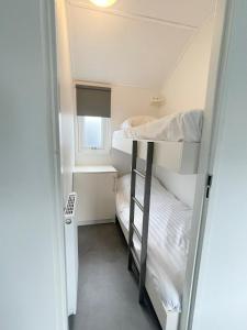 Ein Bett oder Betten in einem Zimmer der Unterkunft Waterpark Giethoorn