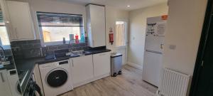 a kitchen with a washing machine and a sink at Shirely S, Milton, Cambridge, 2BR House, Newly Refurbished in Milton