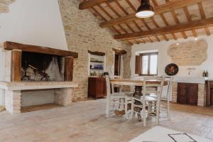 a living room with a table and a fireplace at Agriturismo Qui Voglio in Monte Roberto