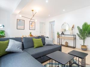 Posedenie v ubytovaní Gorgeous renovated apartment 2BR AC