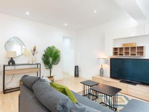 Posedenie v ubytovaní Gorgeous renovated apartment 2BR AC